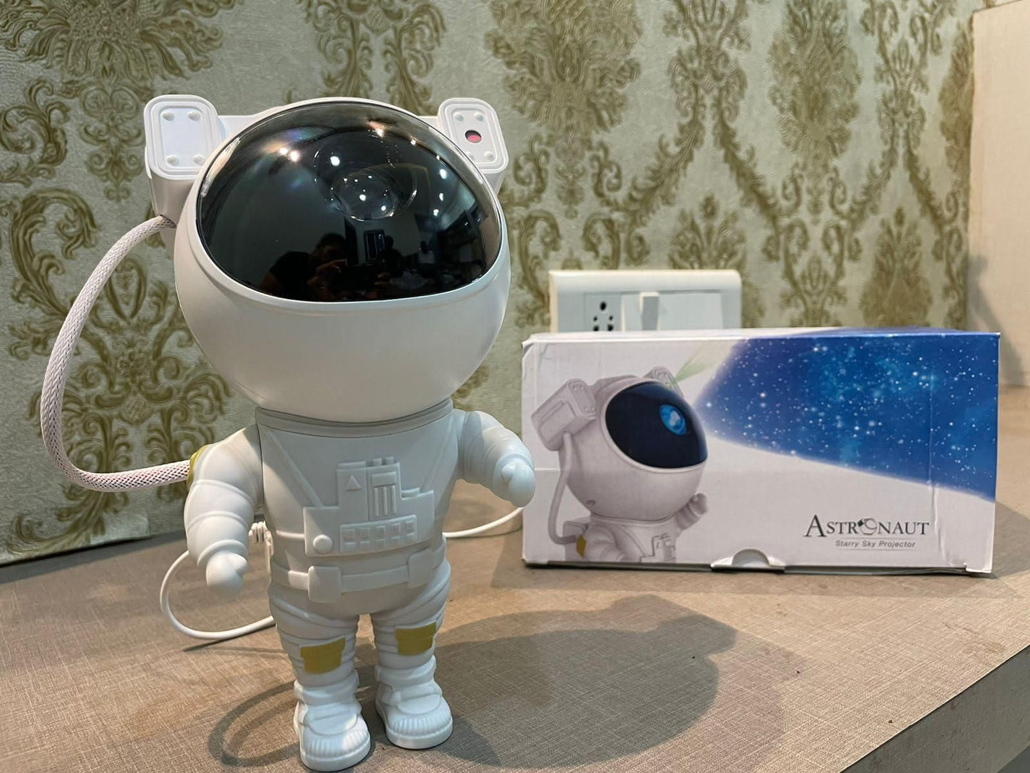 Astronaut Galaxy Projector – 360° Magnetic Head Rotation with Remote Control